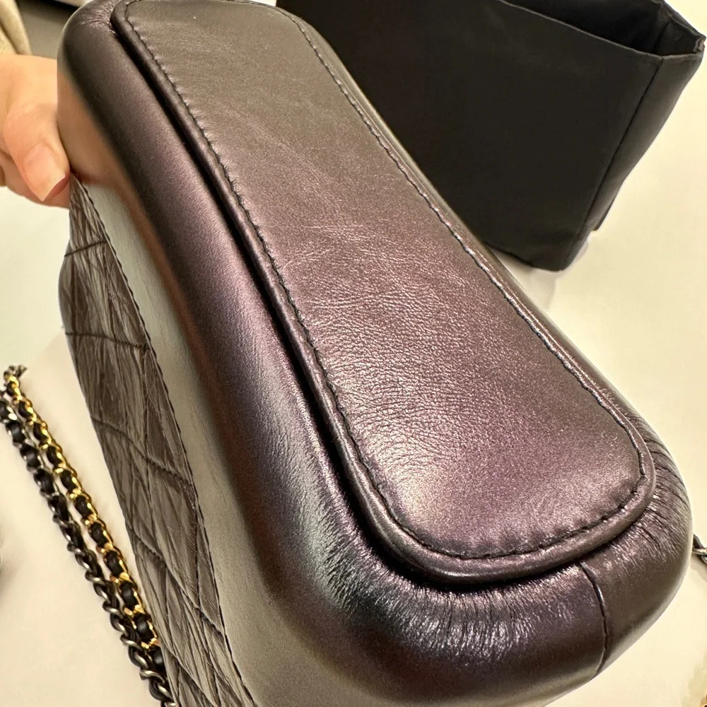 Chanel small Gabrielle hobo in black iridescent aged calfskin - Picture 15 of 17